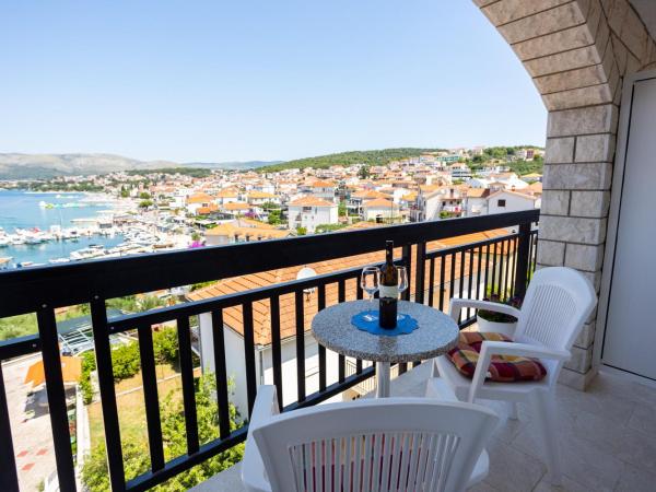 Villa Marina : photo 9 de la chambre chambre double avec balcon - vue sur mer