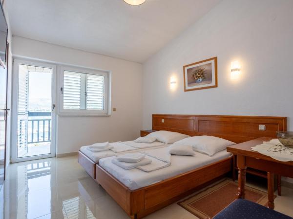 Villa Marina : photo 1 de la chambre chambre double avec balcon - vue sur mer