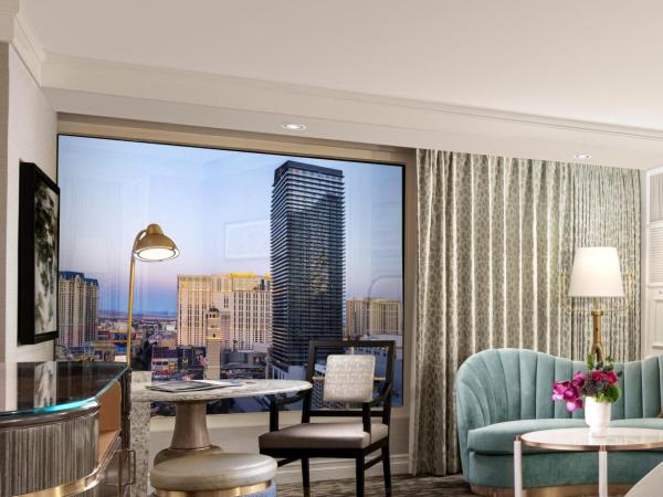 Bellagio : photo 2 de la chambre chambre lit king-size avec spa - vue sur strip