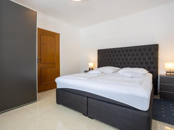 Villa Marina : photo 1 de la chambre appartement avec balcon