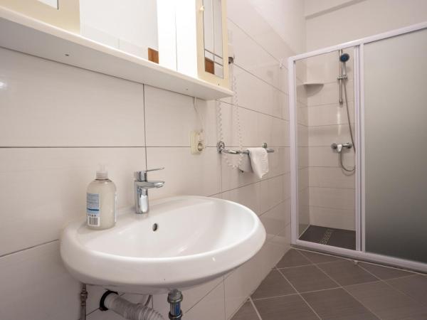 Villa Marina : photo 8 de la chambre chambre double avec balcon - vue sur mer