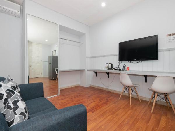 RedDoorz Premium near RS Pondok Indah La Maison : photo 6 de la chambre chambre double supérieure