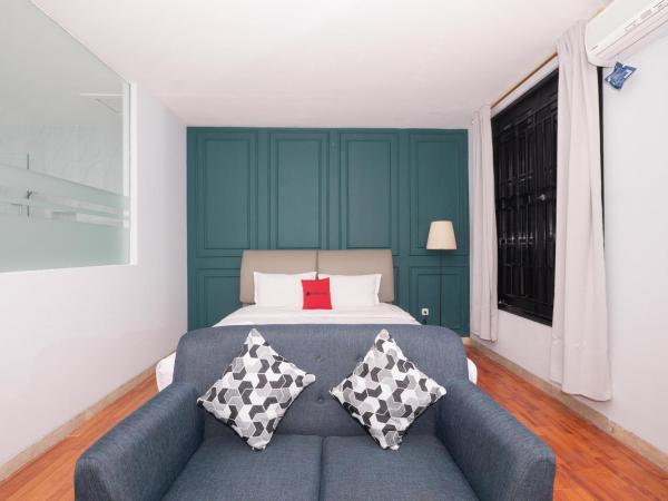 RedDoorz Premium near RS Pondok Indah La Maison : photo 2 de la chambre chambre double supérieure