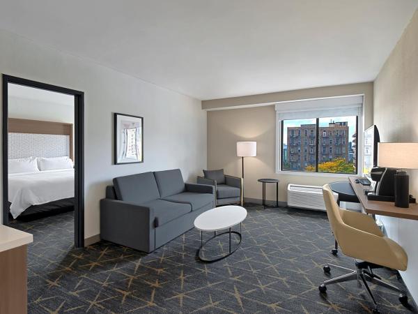 Holiday Inn Hotel & Suites Chicago - Downtown, an IHG Hotel : photo 6 de la chambre suite lit king-size avec canapé-lit