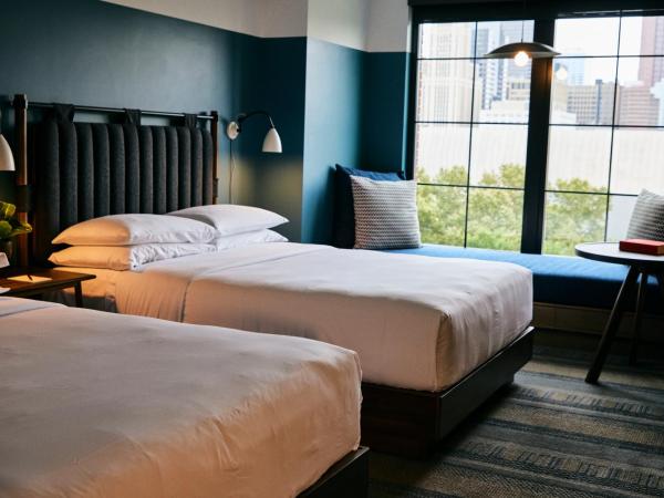 The Junto : photo 5 de la chambre the match guest room, 2 queen beds, low floor