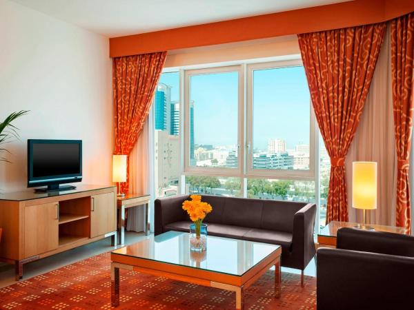 Four Points by Sheraton Bur Dubai : photo 3 de la chambre executive king suite with complimentary shuttle service to dubai mall & kite beach