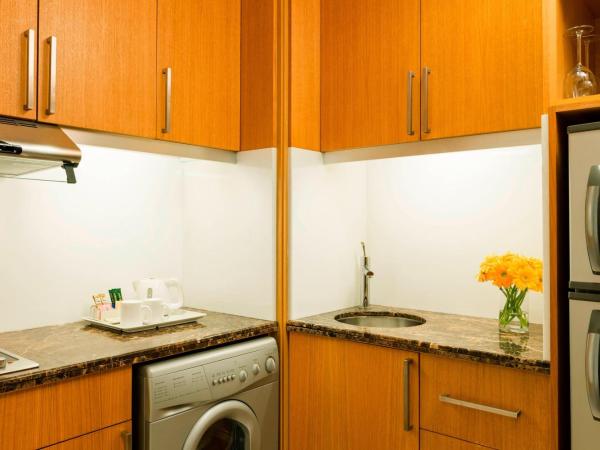 Four Points by Sheraton Bur Dubai : photo 8 de la chambre executive king suite with complimentary shuttle service to dubai mall & kite beach