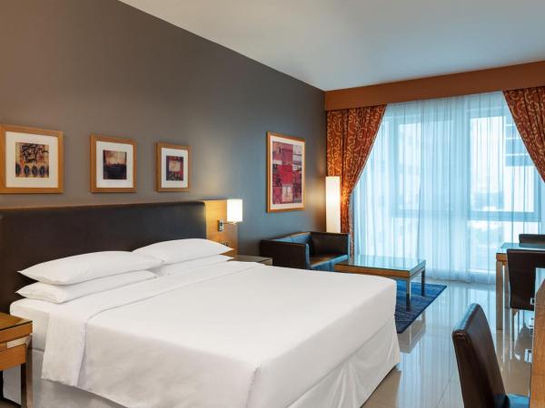 Four Points by Sheraton Bur Dubai : photo 1 de la chambre classic king room with complimentary shuttle service to dubai mall & kite beach