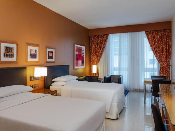 Four Points by Sheraton Bur Dubai : photo 1 de la chambre classic twin room with complimentary shuttle service to dubai mall & kite beach