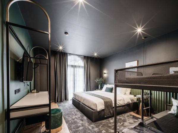 Cher Hostel Bangkok : photo 1 de la chambre chambre familiale deluxe