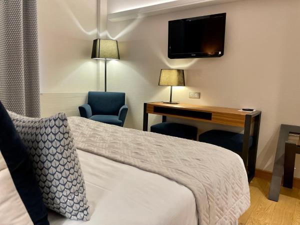 Dormy House : photo 2 de la chambre chambre confort - vue sur arrière-cour, parc et parking