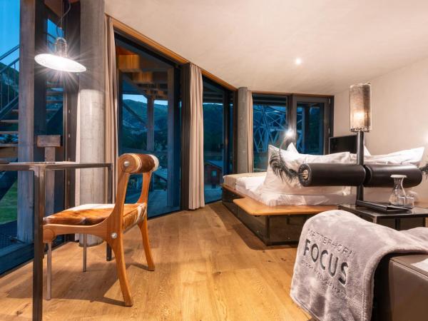 Matterhorn FOCUS Design Hotel : photo 2 de la chambre chambre double ou lits jumeaux avec balcon