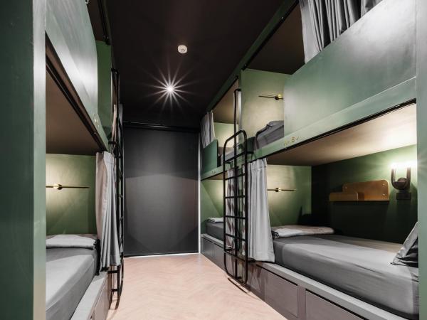 Cher Hostel Bangkok : photo 1 de la chambre chambre familiale avec salle de bains commune