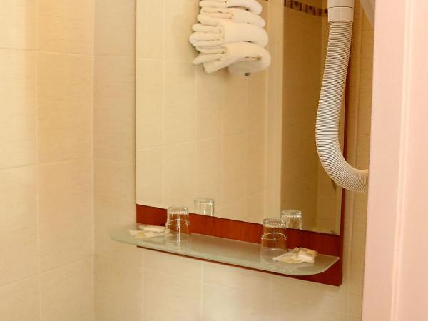 Hotel Paris Villette : photo 10 de la chambre chambre lits jumeaux