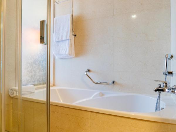 Axis Porto Business & Spa Hotel : photo 5 de la chambre chambre lits jumeaux avec balcon