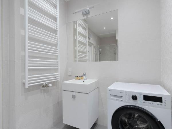 Symphony Modern Tower Aparthotel : photo 6 de la chambre appartement avec balcon