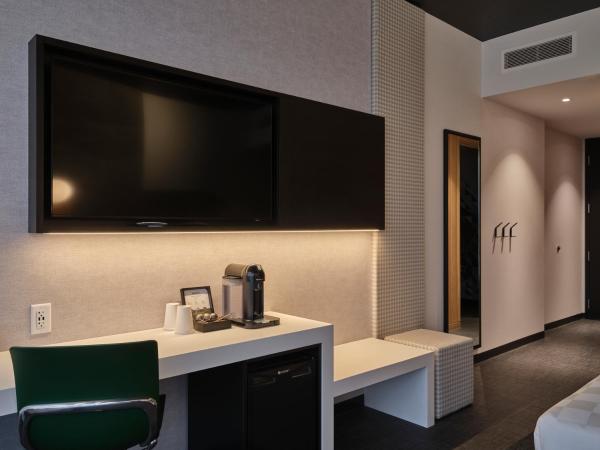 Alt Hotel Calgary University District : photo 4 de la chambre chambre lit king-size