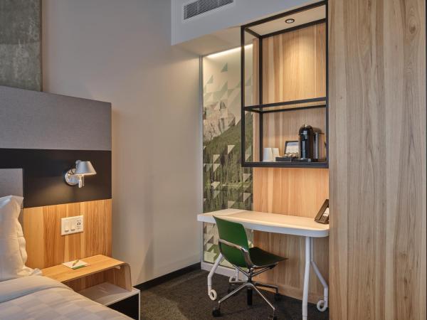 Alt Hotel Calgary University District : photo 3 de la chambre chambre lit king-size