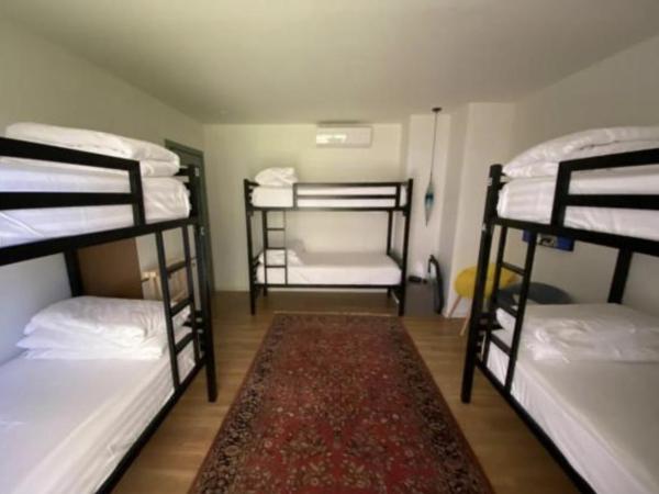 Central Station B&B Naples : photo 2 de la chambre bed in 8-bed mixed dormitory room with private bathroom and balcony