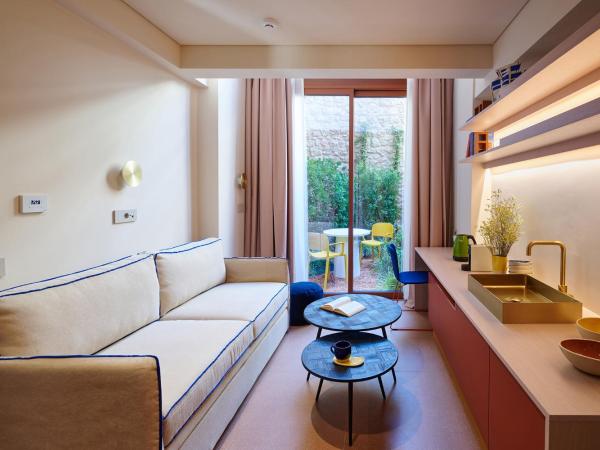 LOOM ATHENS : photo 1 de la chambre suite - vue sur jardin
