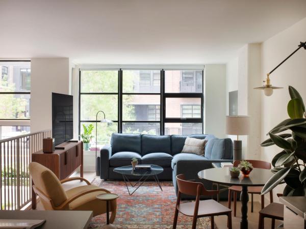 Roost Baltimore : photo 1 de la chambre two bedroom two-level townhome + private entrance