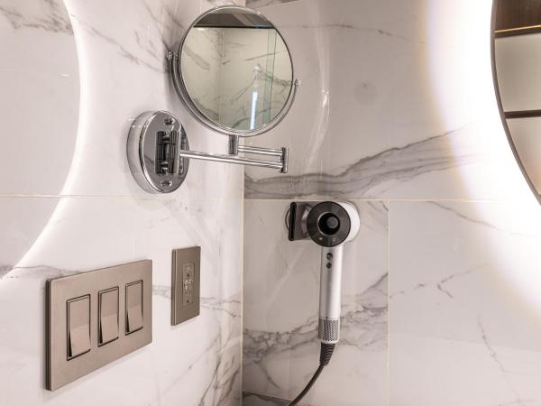 Blossom Hotel Houston : photo 7 de la chambre deluxe 2 queens one bedroom suite