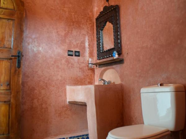 Riad Saltana : photo 4 de la chambre chambre double confort avec baignoire 