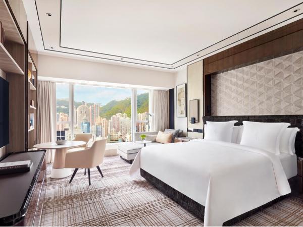 Four Seasons Hotel Hong Kong : photo 2 de la chambre chambre lit king-size deluxe - vue sur pic