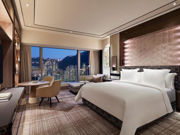 Four Seasons Hotel Hong Kong : photo 1 de la chambre chambre lit king-size deluxe - vue sur pic