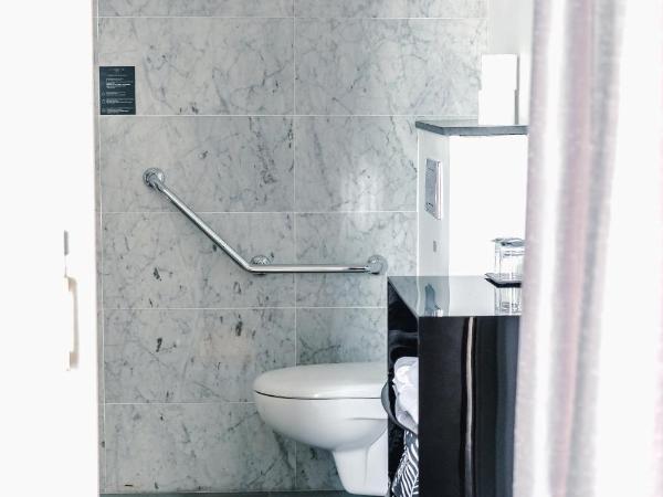 Le Manoir Hôtel : photo 6 de la chambre chambre double standard - accessible aux personnes à mobilité réduite