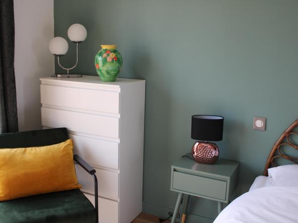 Le Jardin 51 : photo 10 de la chambre chambre double avec terrasse