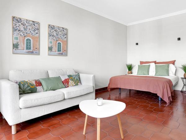 Wonderful Shared Apartment in Alfornelos - NEAR METRO! : photo 2 de la chambre chambre double avec salle de bains privative