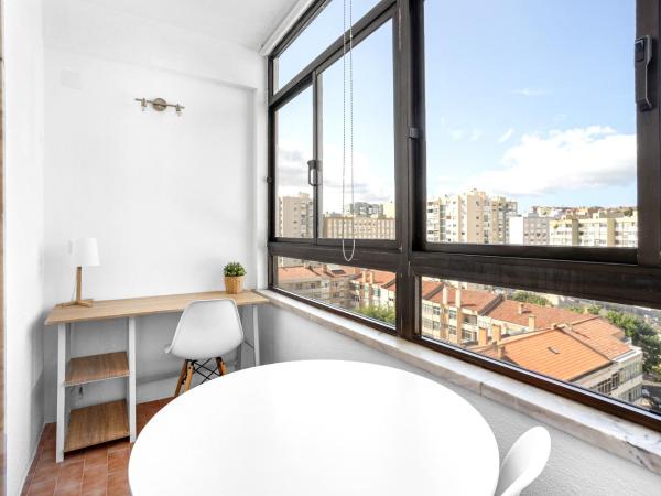 Wonderful Shared Apartment in Alfornelos - NEAR METRO! : photo 2 de la chambre chambre lits jumeaux avec salle de bains privative