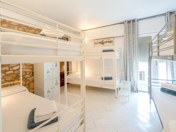 Forum Tarragona : photo 6 de la chambre lit dans dortoir 6 lits