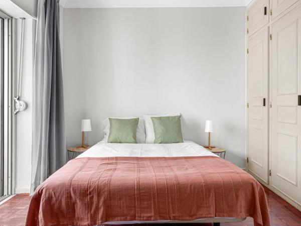 Wonderful Shared Apartment in Alfornelos - NEAR METRO! : photo 1 de la chambre chambre standard lit queen-size