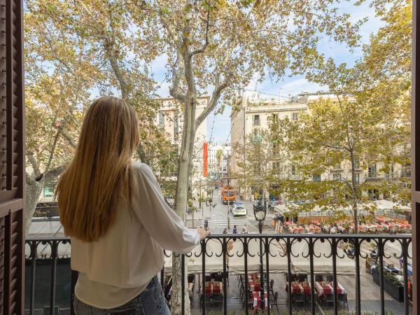 Arc La Rambla : photo 1 de la chambre chambre lits jumeaux - vue sur ramblas