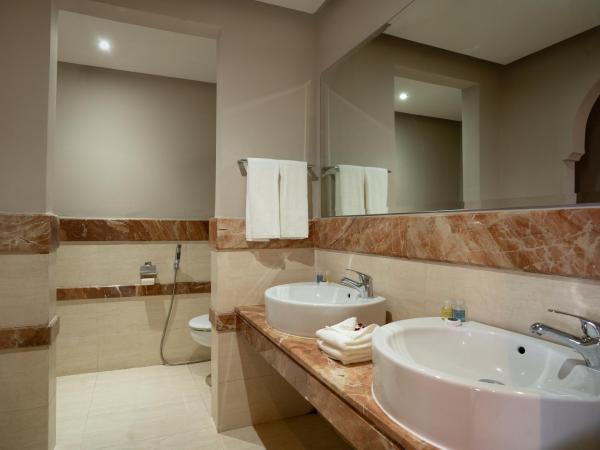 Blue Sea Le Printemps : photo 5 de la chambre suite deluxe avec lit king-size