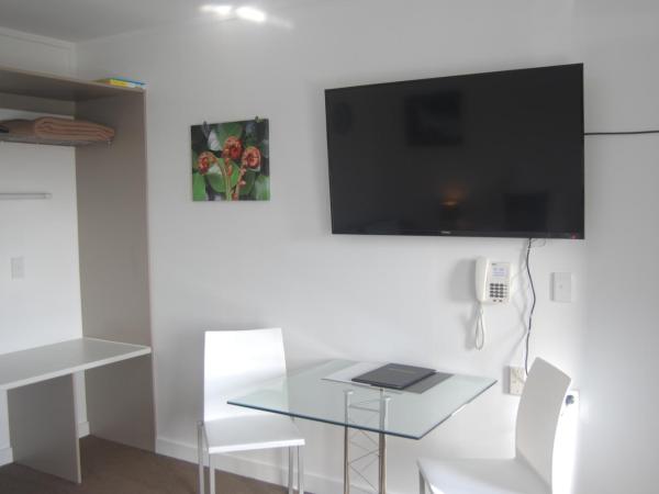 Rotorua Motel : photo 1 de la chambre studio supérieur avec cuisine