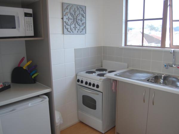 Rotorua Motel : photo 2 de la chambre studio supérieur avec cuisine