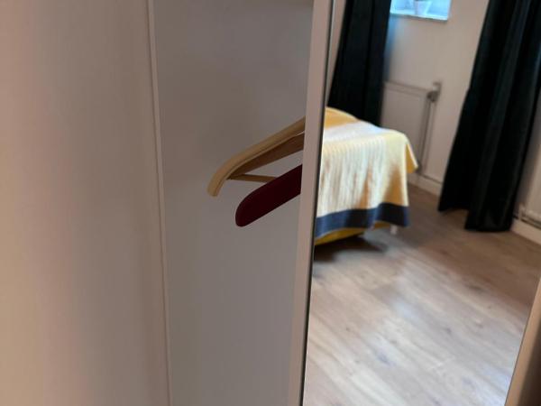 Souterrain Appartement im Geteviertel : photo 3 de la chambre chambre double avec salle de bains privative