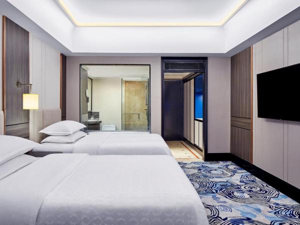 Sheraton Surabaya Hotel & Towers : photo 2 de la chambre chambre lits jumeaux de luxe premium