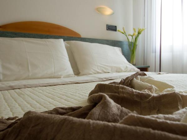 Hotel Nord Est : photo 4 de la chambre chambre double ou lits jumeaux