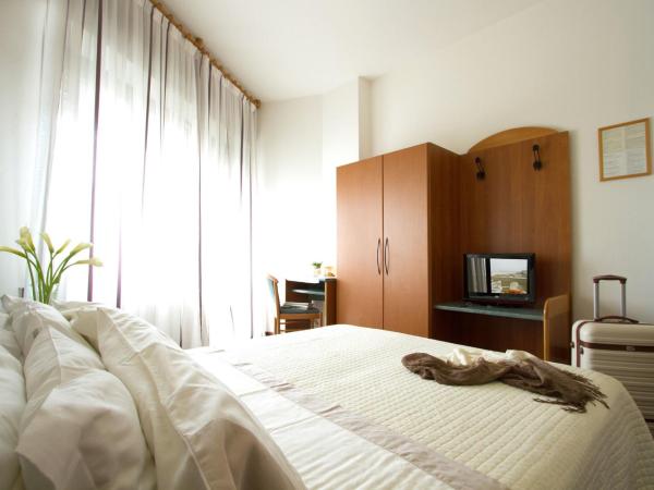 Hotel Nord Est : photo 3 de la chambre chambre double ou lits jumeaux