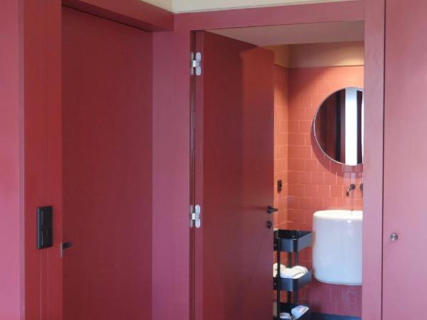 Oporto CoLiving Circunvalação 13228 : photo 1 de la chambre chambre double avec salle de bains privative