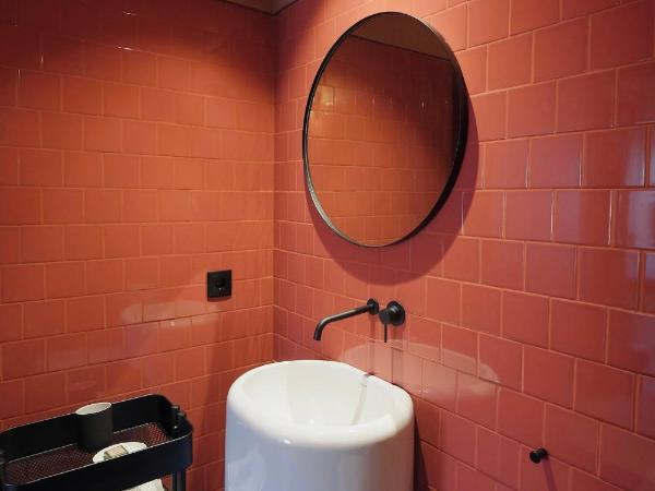 Oporto CoLiving Circunvalação 13228 : photo 6 de la chambre chambre double avec salle de bains privative