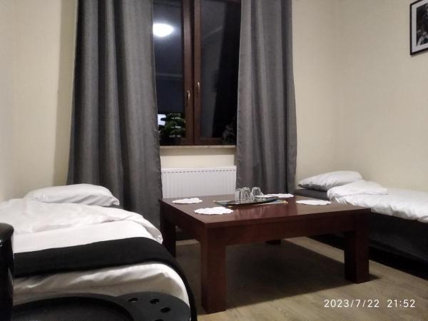 Hotelik rodzinny 365 pokoje z łazienkami : photo 2 de la chambre chambre triple