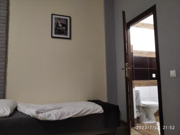 Hotelik rodzinny 365 pokoje z łazienkami : photo 3 de la chambre chambre triple