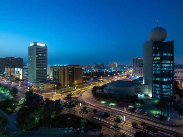 Sheraton Dubai Creek Hotel & Towers : photo 2 de la chambre chambre lit king-size deluxe - vue sur ville