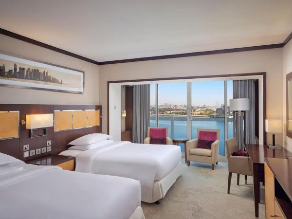 Sheraton Dubai Creek Hotel & Towers : photo 7 de la chambre chambre deluxe avec 2 lits jumeaux - vue sur rivière