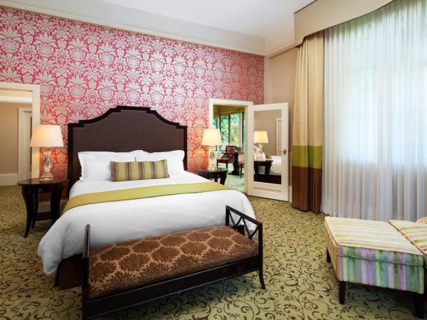 The Royal Hawaiian, A Luxury Collection Resort, Waikiki : photo 3 de la chambre suite lit king-size historique jardin - vue sur jardin